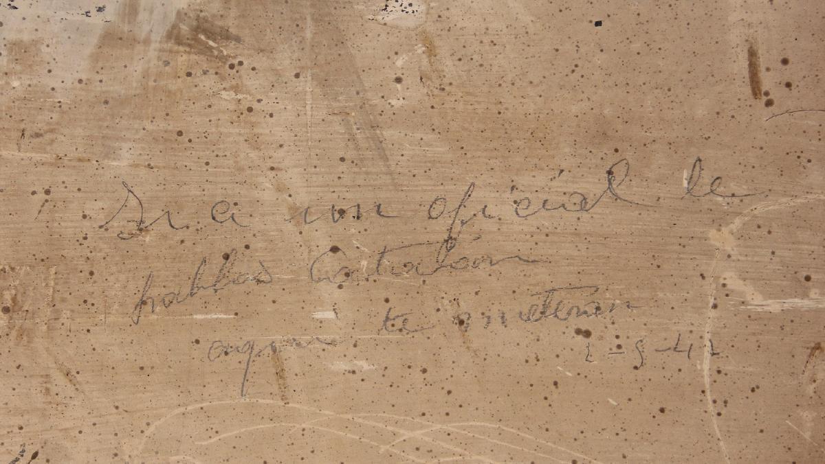 "Si a un oficial le hablas catalán, aquí te meterán", escrito en una de las paredes de la sala de grafitis.