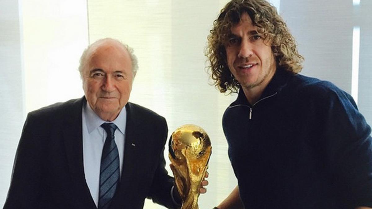 Puyol se fotografió junto a Blatter