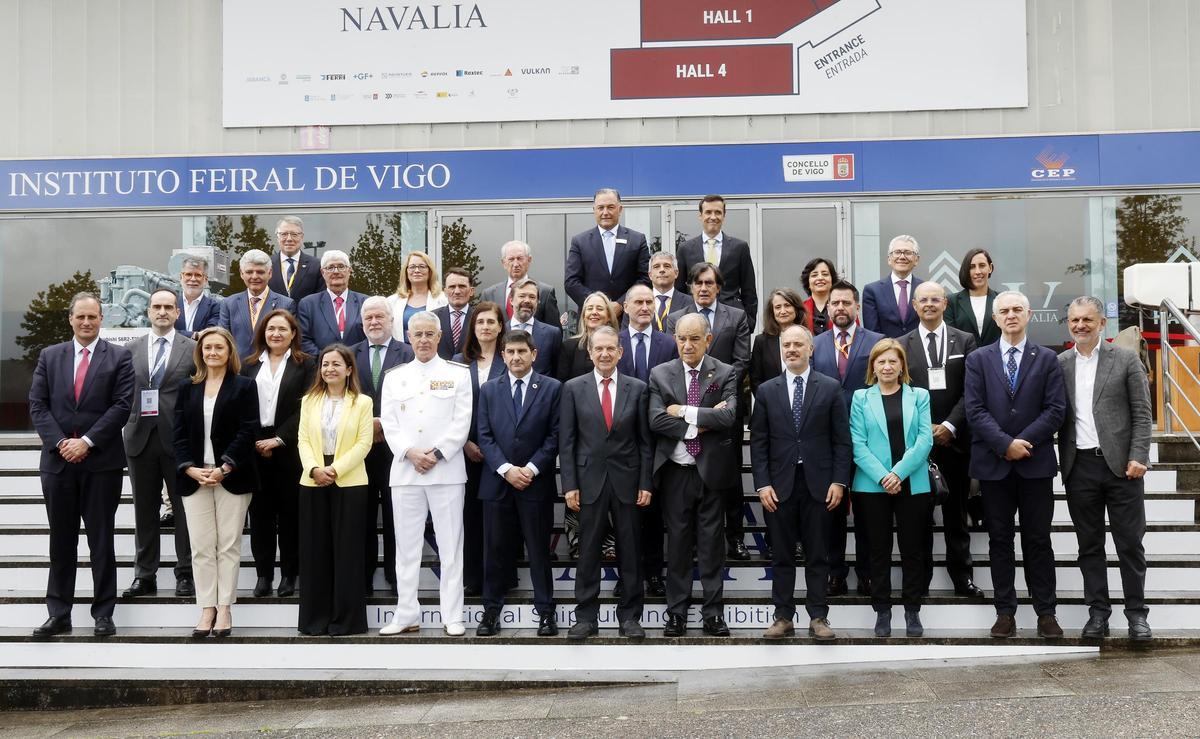 Foto de familia en la inauguración de la décima edición de Navalia