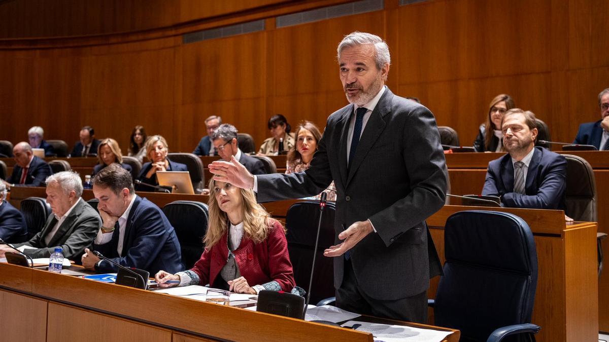 Azcón confía en que el Real Zaragoza aporte diez millones para la Nueva Romareda antes de que acabe 2025 Azcón confía en que el Real Zaragoza aporte diez millones para la Nueva Romareda antes de que acabe 2025