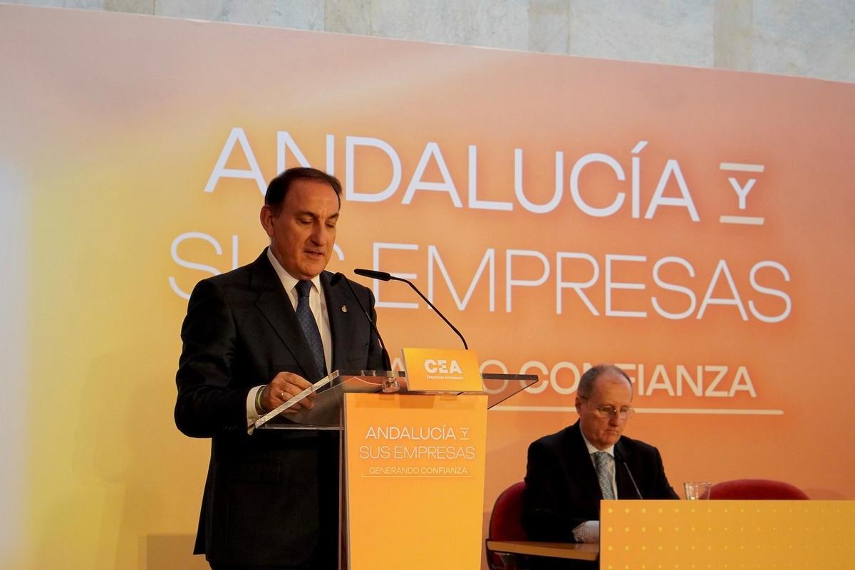 El malagueño Javier González de Lara, en su discurso tras su reelección como presidente de la Confederación de Empresarios de Andalucía (CEA).