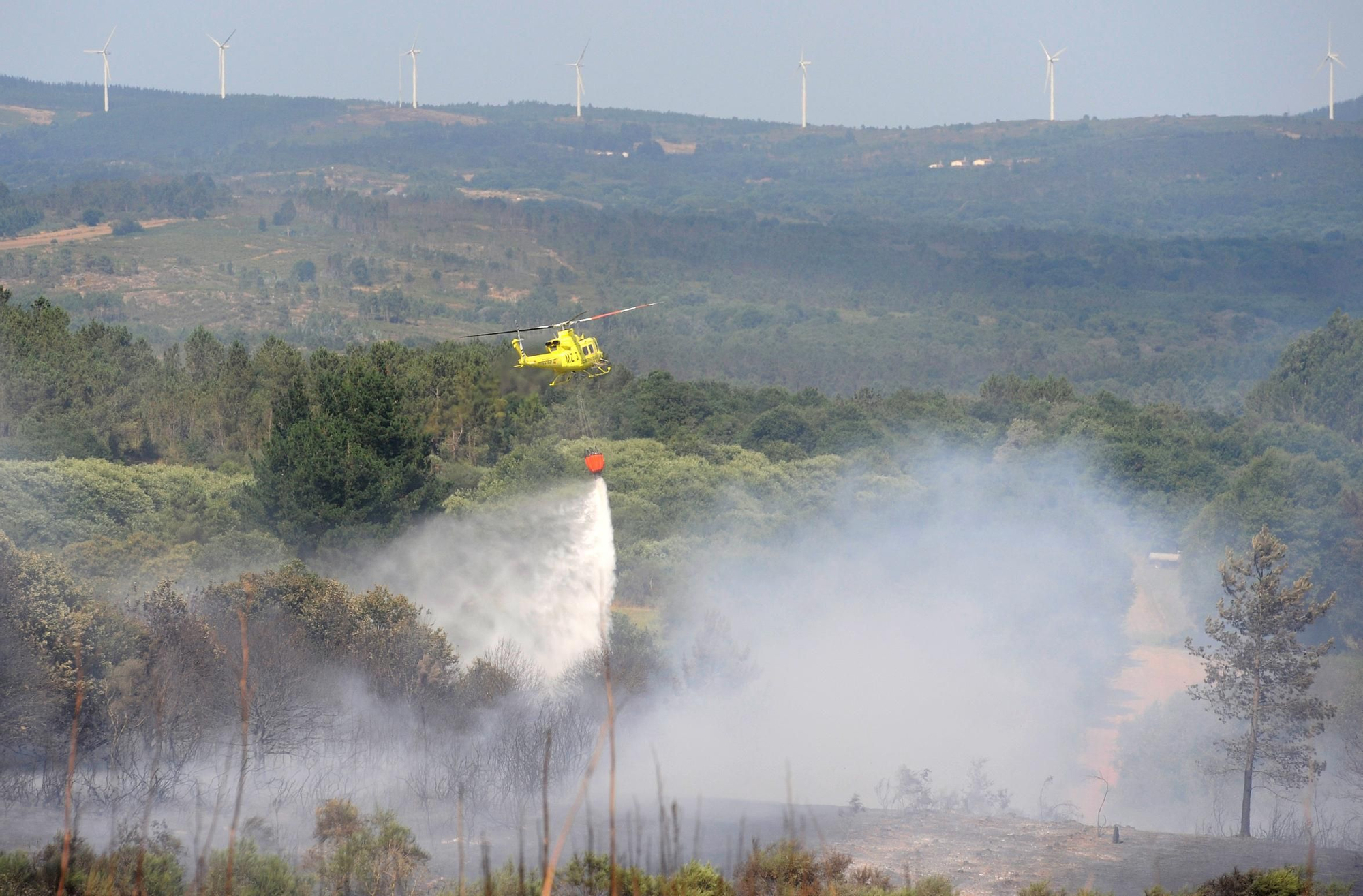 Una chispa provoca un incendio forestal en Lalín