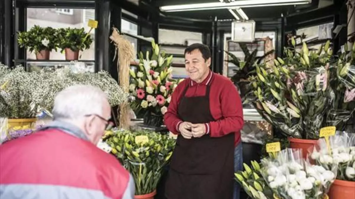 Pepe Oliva, florista: "Paso el día entre flores, pero en casa nunca falta un ramo"