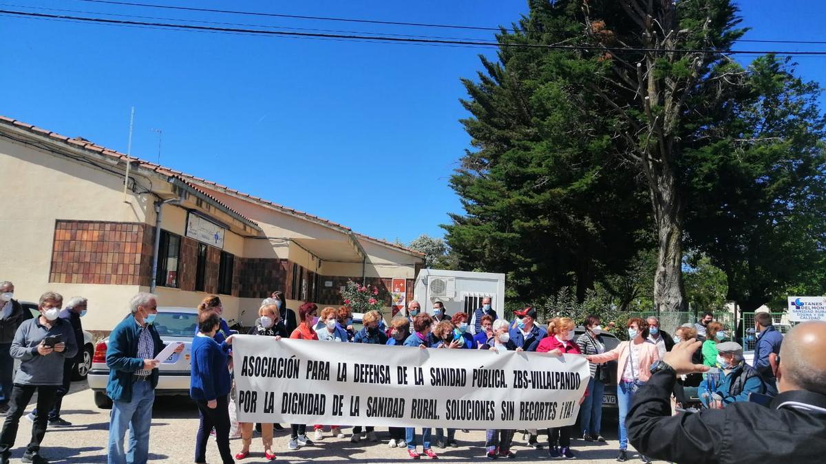 Concentración celebrada en Villalpando contra el cierre de consultorios rurales en una imagen de archivo.