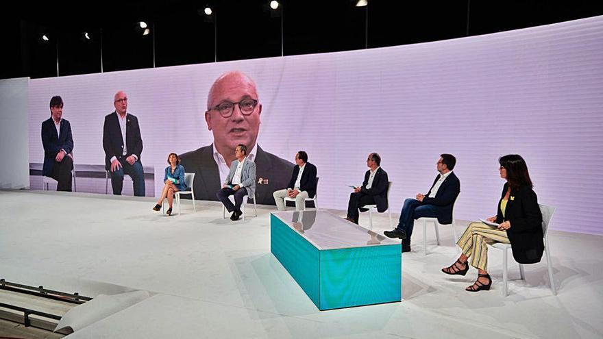 Carles Puigdemont i Lluís Puig intervenint en el congrés fundacional de JxCat.