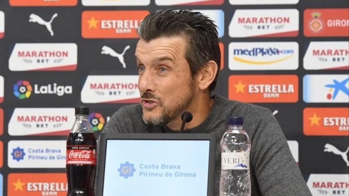 Unzué, en la imagen en la sala de prensa del Girona, se confiesa decepcionado por la decision del club