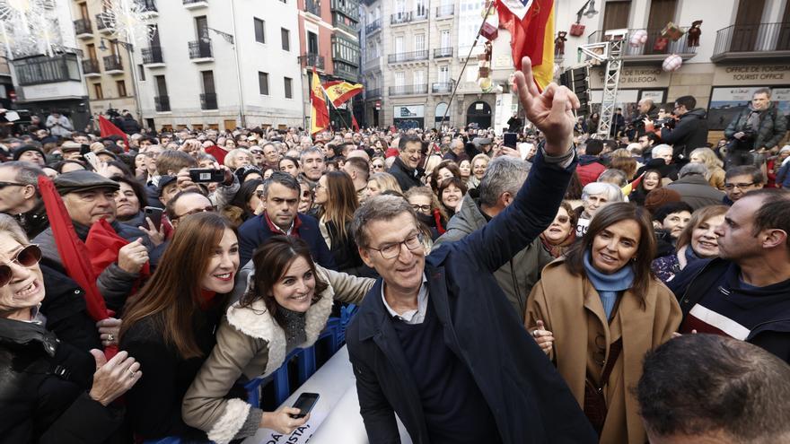 Feijóo denuncia la &quot;indignidad&quot; del PSOE y acusa a Sánchez de &quot;utilizar&quot; a Navarra