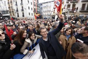 Feijóo denuncia la indignidad del PSOE y acusa a Sánchez de utilizar a Navarra