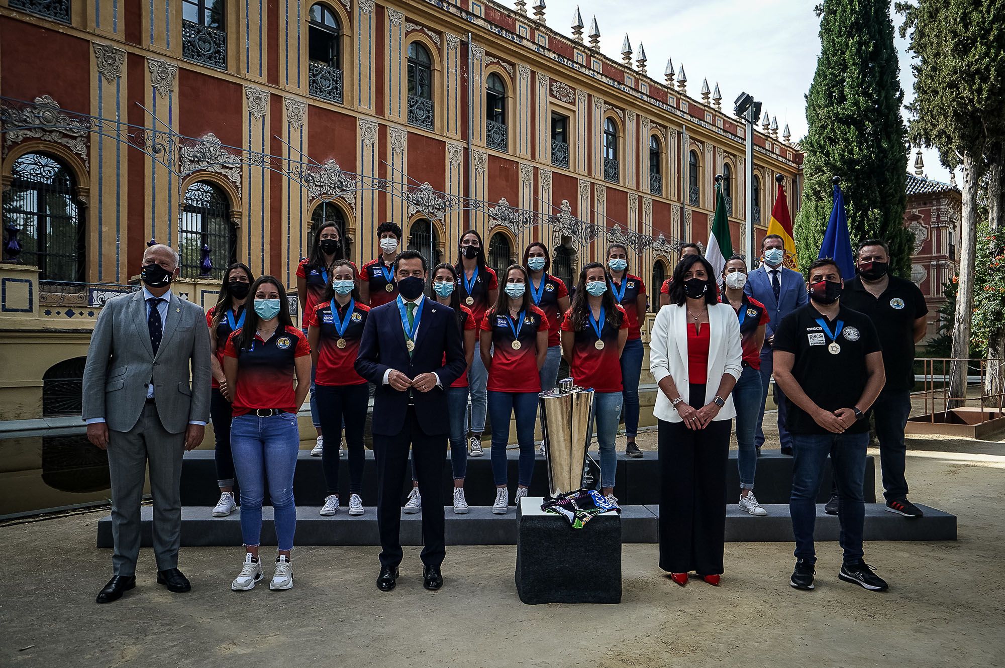 Las imágenes del recibimiento del presidente de la Junta al Rincón Fertilidad Málaga