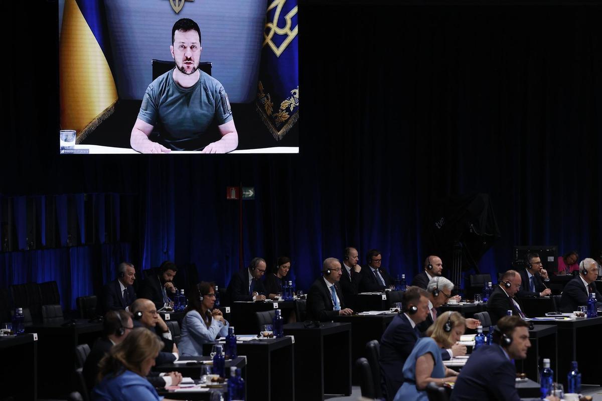 Zelenski interviene en la cumbre de la OTAN por videoconferencia.