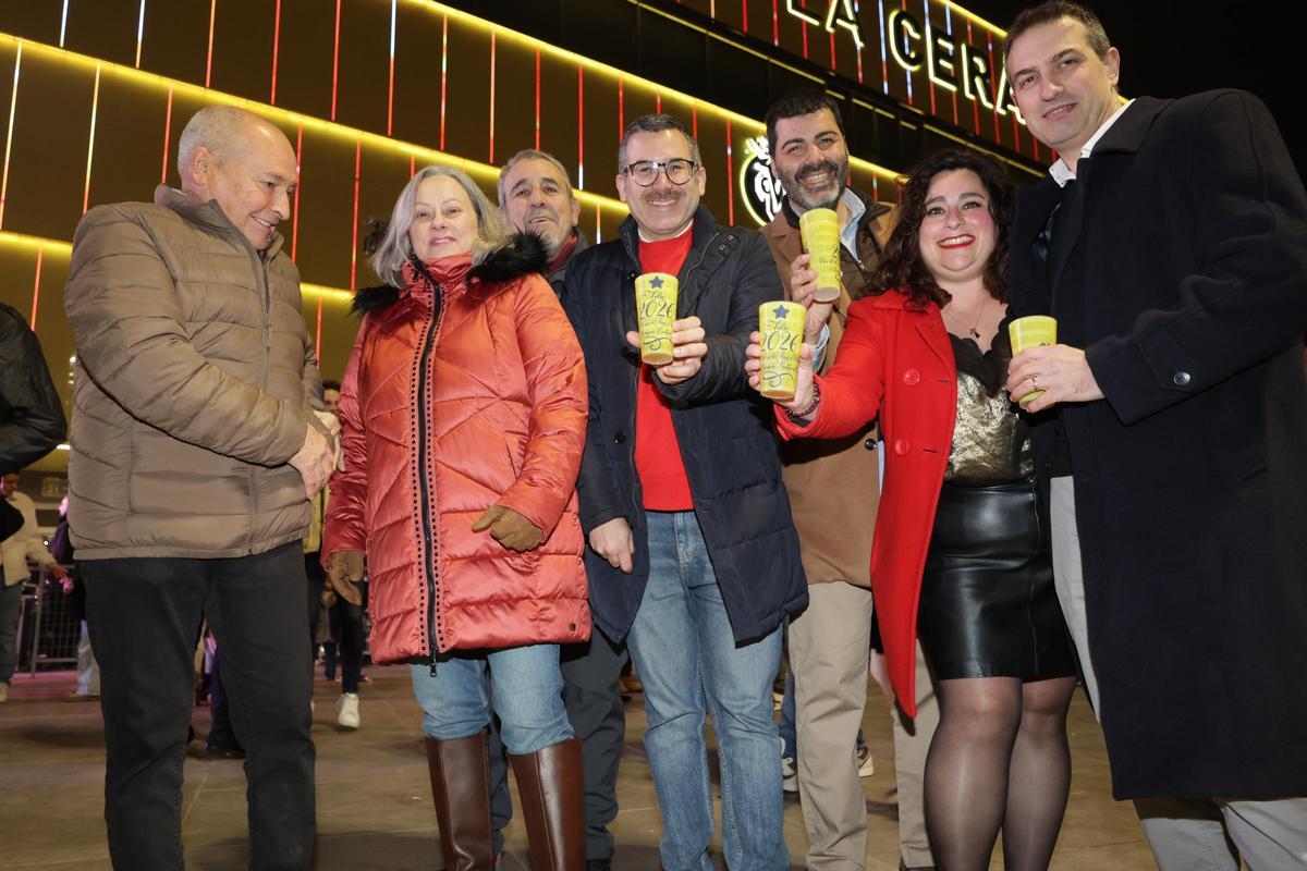Galería de imágenes: Tardeo en la plaza del Estadio de la Cerámica de Vila-real