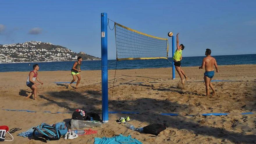 El vòlei platja de  Roses anhela un club per continuar creixent