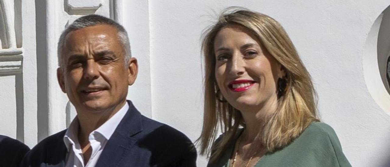 Ángel Pelayo Gordillo y María Guardiola, junto, en un encuentro durante la campaña electoral.