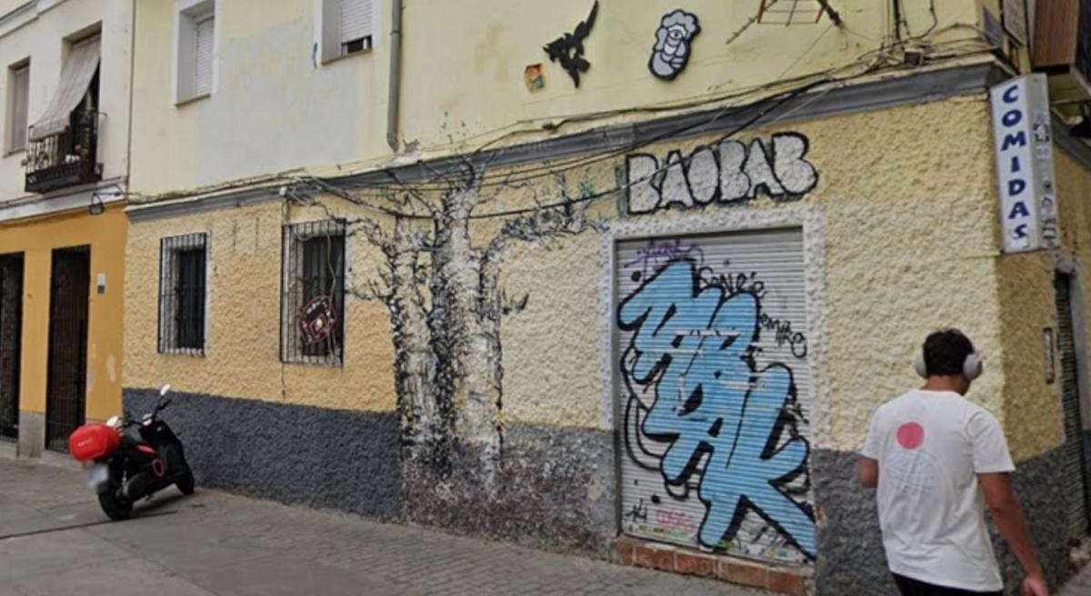 Vista del edificio que albergaba el Baobab, en Lavapiés (Madrid).