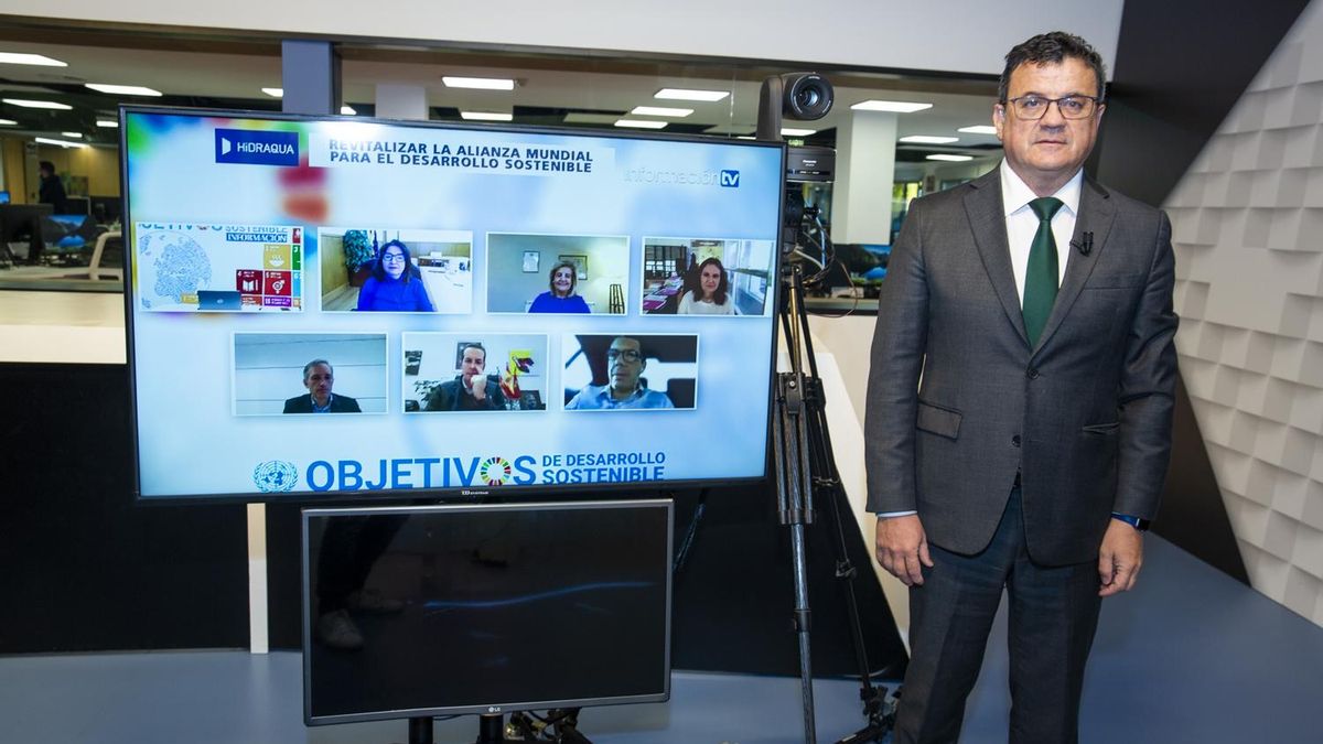 Toni Cabot presentó el encuentro desde el plató de Información TV y los ponentes asistieron de manera virtual.