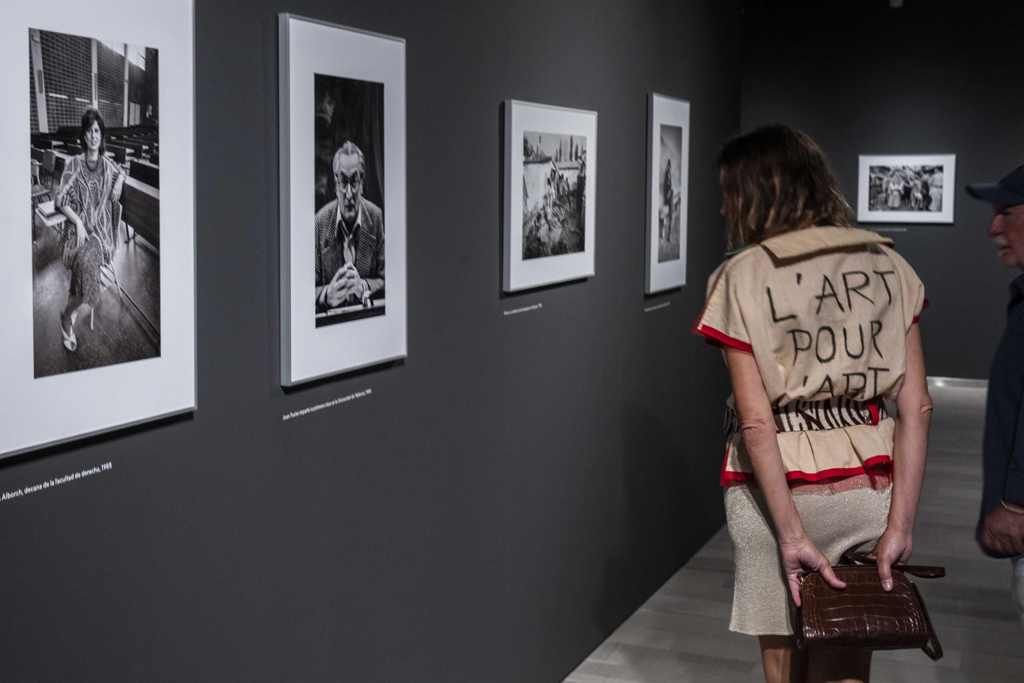 Llenazo en la inauguración de "Miradas" de José Aleixandre