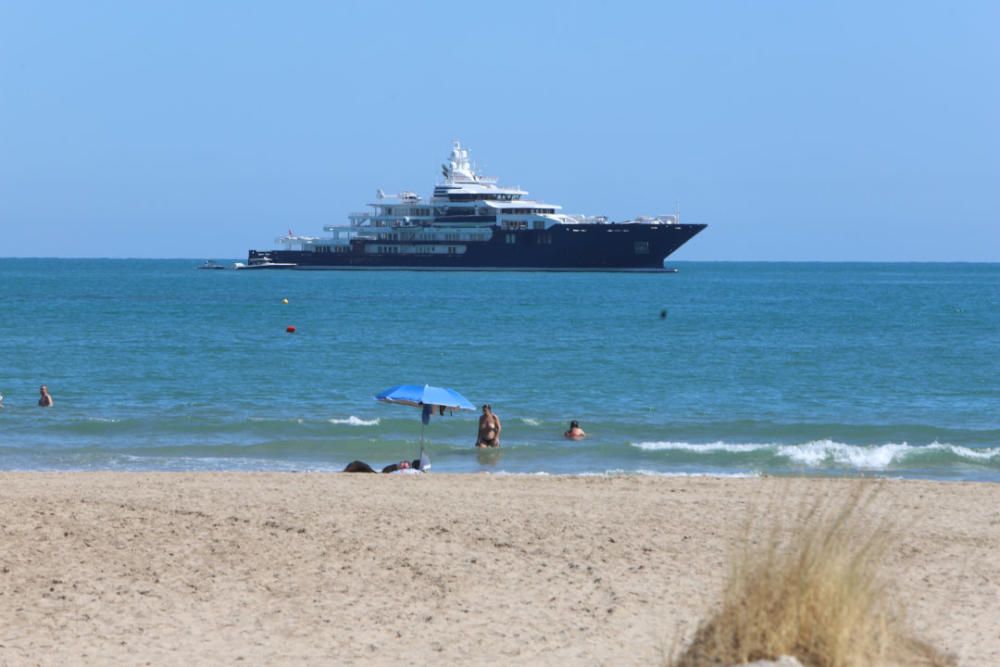 Ulysses, el cuarto yate más caro del mundo fondea en Cullera