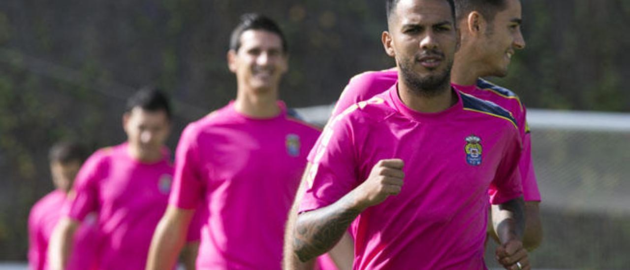 Jonathan Viera, seguido por David Simón, Vicente Gómez y Alcaraz, en un entrenamiento en Barranco Seco.