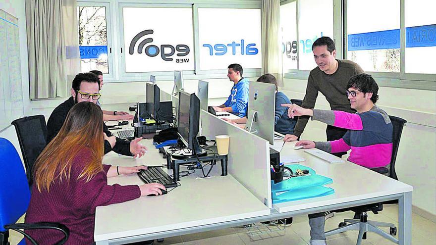 L&#039;equip d&#039;Alterego Web a les seves instal·lacions de Figueres.