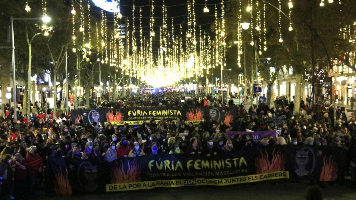 El centre de Barcelona clama contra la violència masclista | LAURA FÍGULS/ACN