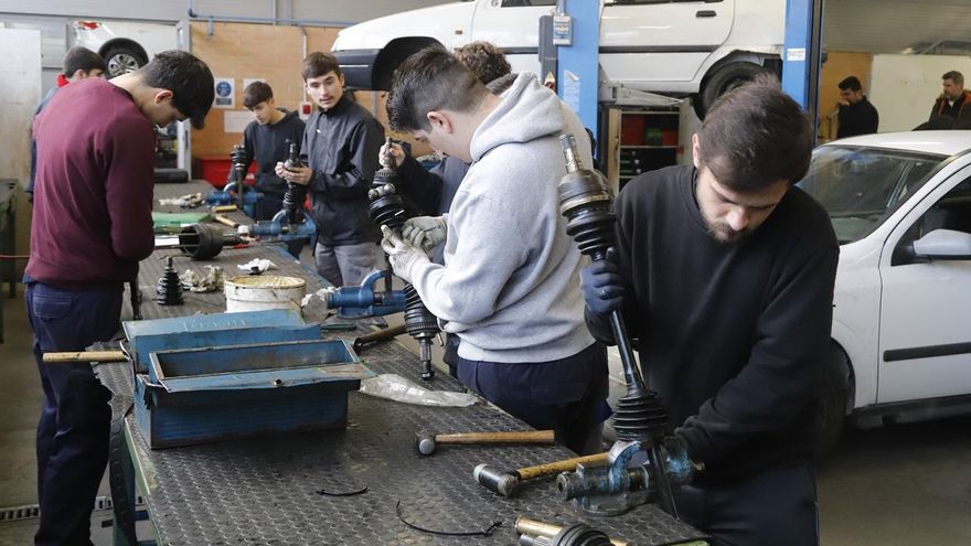 Las grandes compañías industriales buscan personal en electrónica, robótica, mecánica e ingeniería