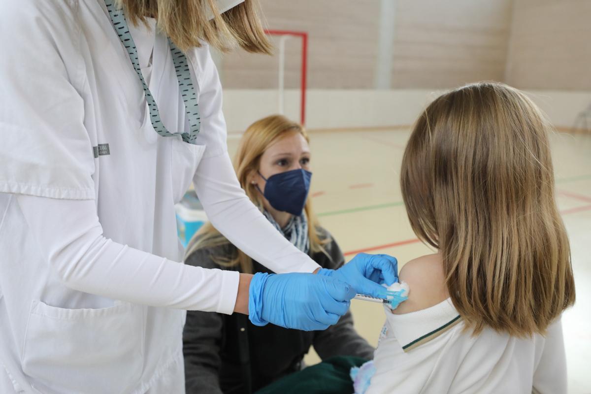 Vacunación de jóvenes en Elche, en una imagen de archivo