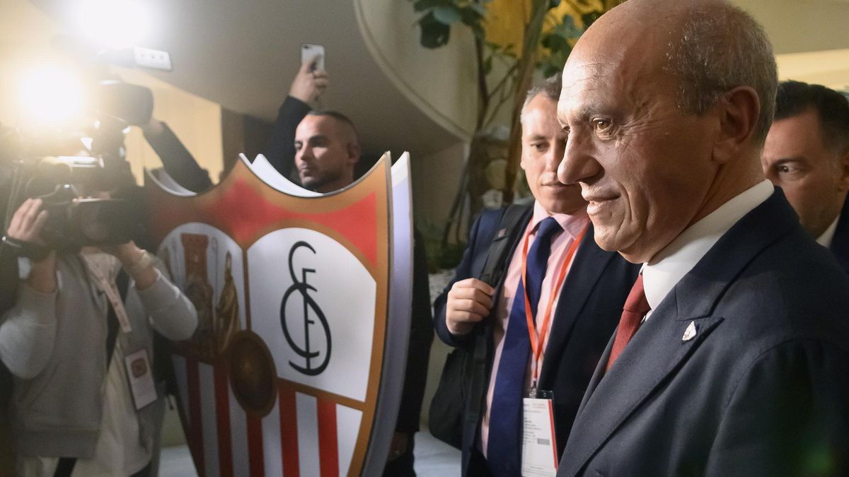 El expresidente del Sevilla FC y accionista, José María del Nido Benavente, sancionado con una expulsión de 20 partidos al estadio tras su incidente en 'el gran derbi'.