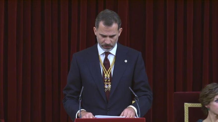 El rey apela al diálogo en su discurso de apertura de la legislatura