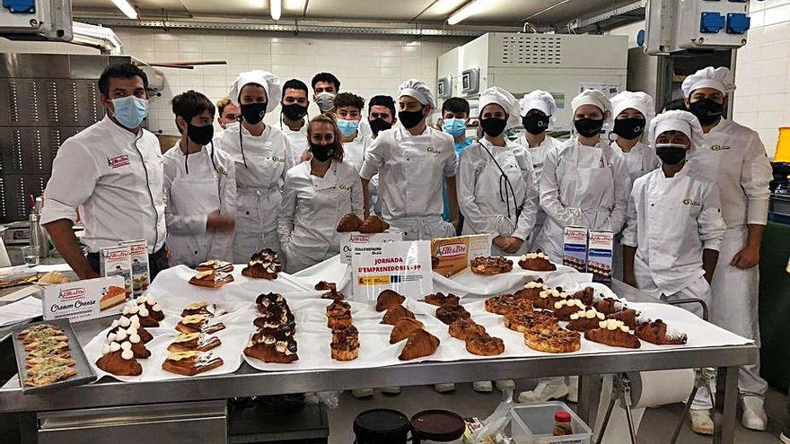 El Mestre Pastisser Toni Vera visita l’Escola d’Hostaleria de Figueres