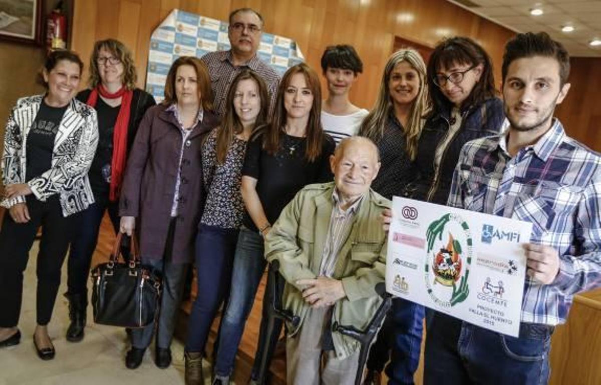 La Comisión del Huerto junto a las 7 asociaciones.