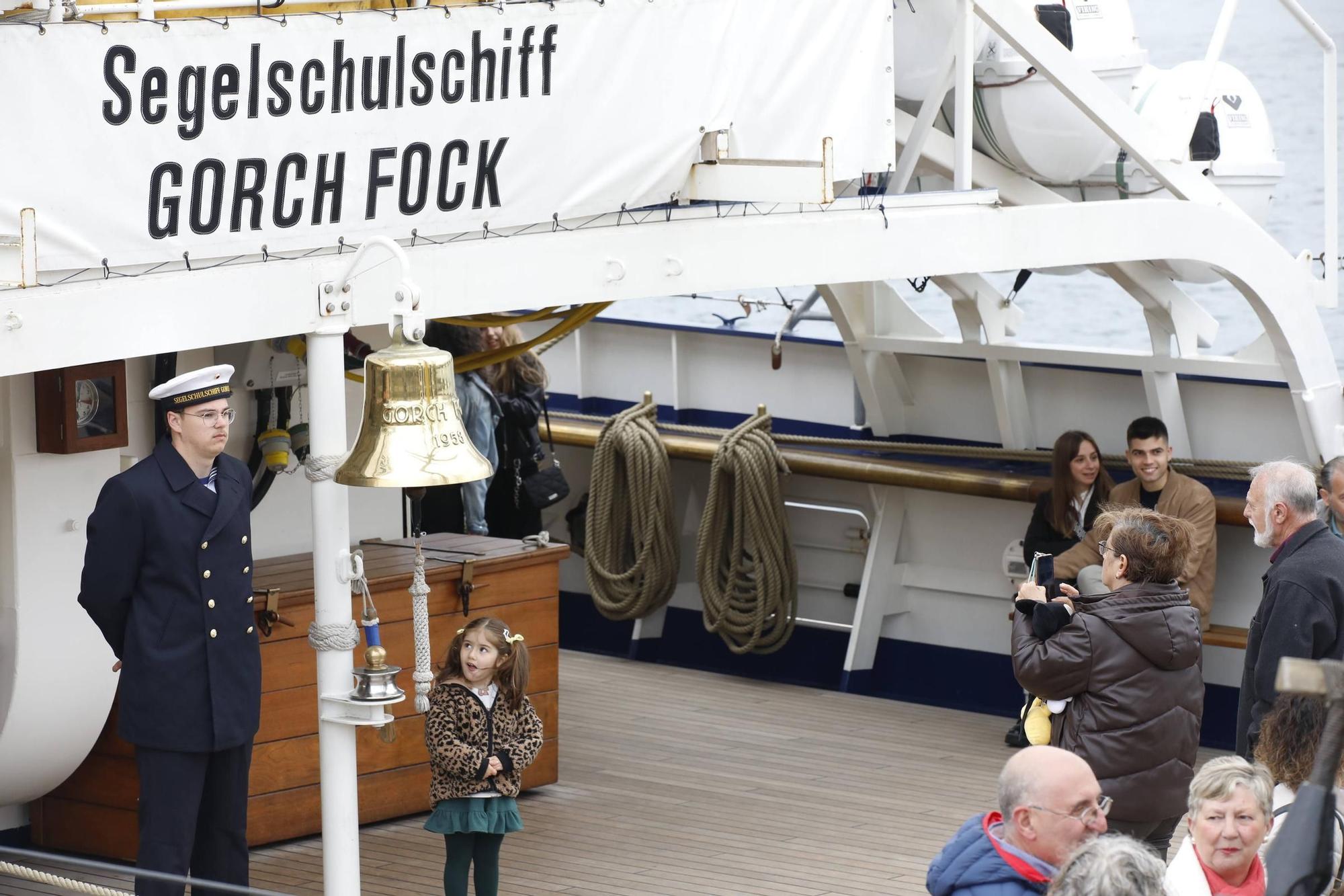 La jornada de puertas abiertas en el buque escuela "Gorch Fock", en imágenes