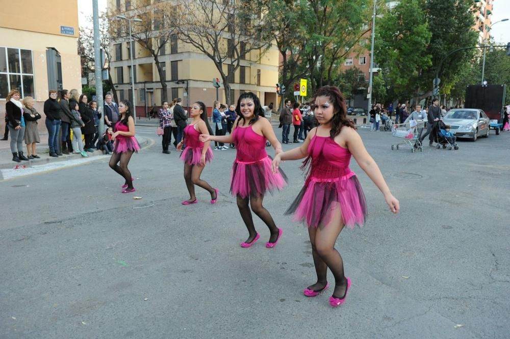 Vistabella saca su carnaval a las calles
