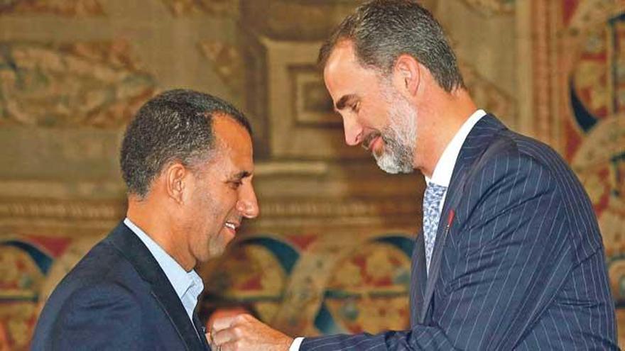 Abderrazak Aananou, condecorado ayer por el rey Felipe VI.