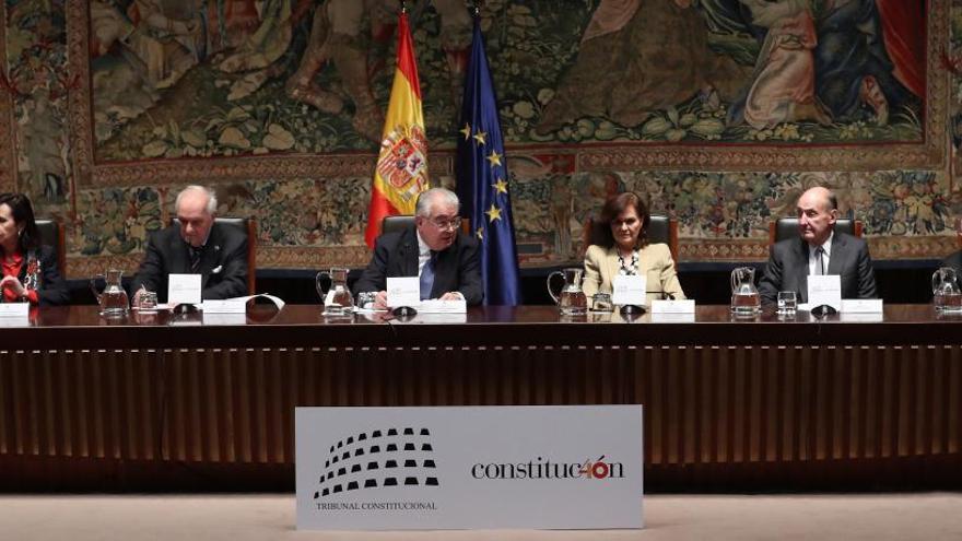 Calvo apuesta por &quot;adaptar&quot; la Constitución