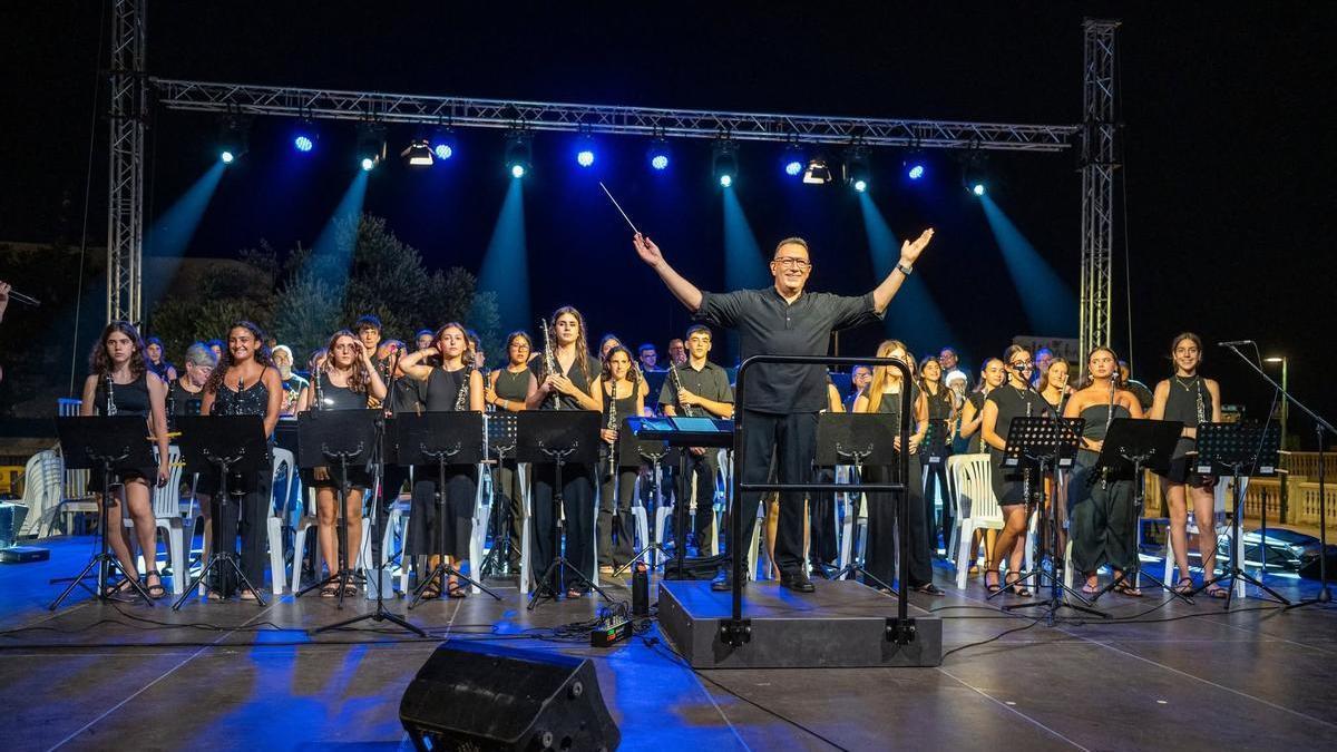 Concert "Efecto 2000" a la platja d'Oliva.