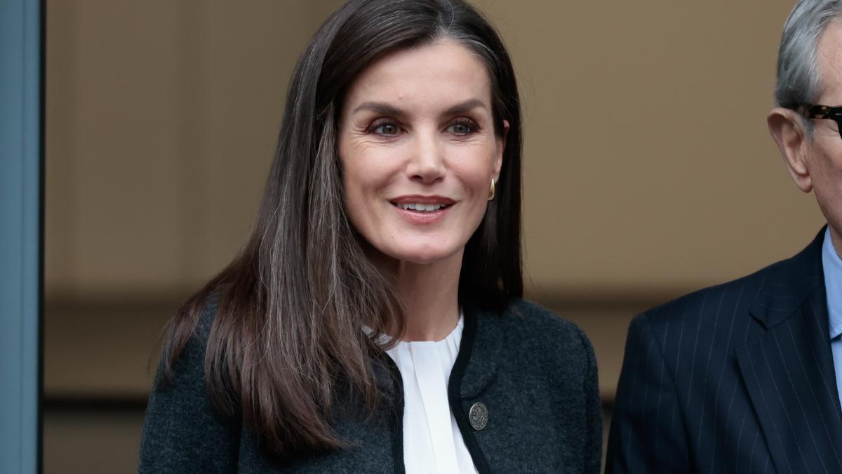 Chaqueta de estreno ('made in Spain') y guiño a Dinamarca: el look de la reina Letizia para su único acto de la semana