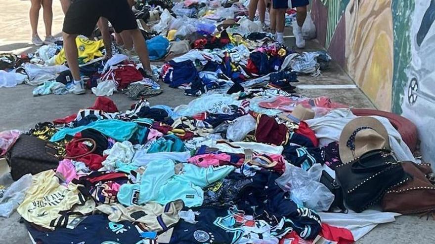 La Policía Local de Palma interviene más de 3.000 objetos en un operativo contra la venta ambulante en el Parc de la Mar