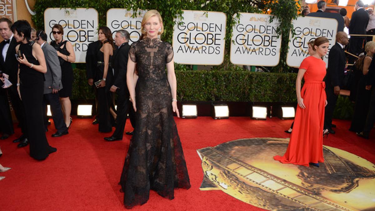 Cate Blanchett, con un Armani negro con encajes y transparencias.