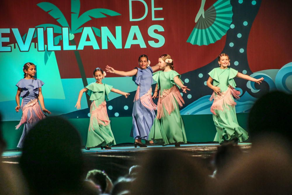 Baile, amistad y alegría en el recinto portuario de Torrevieja con la Feria de Sevillanas 2018