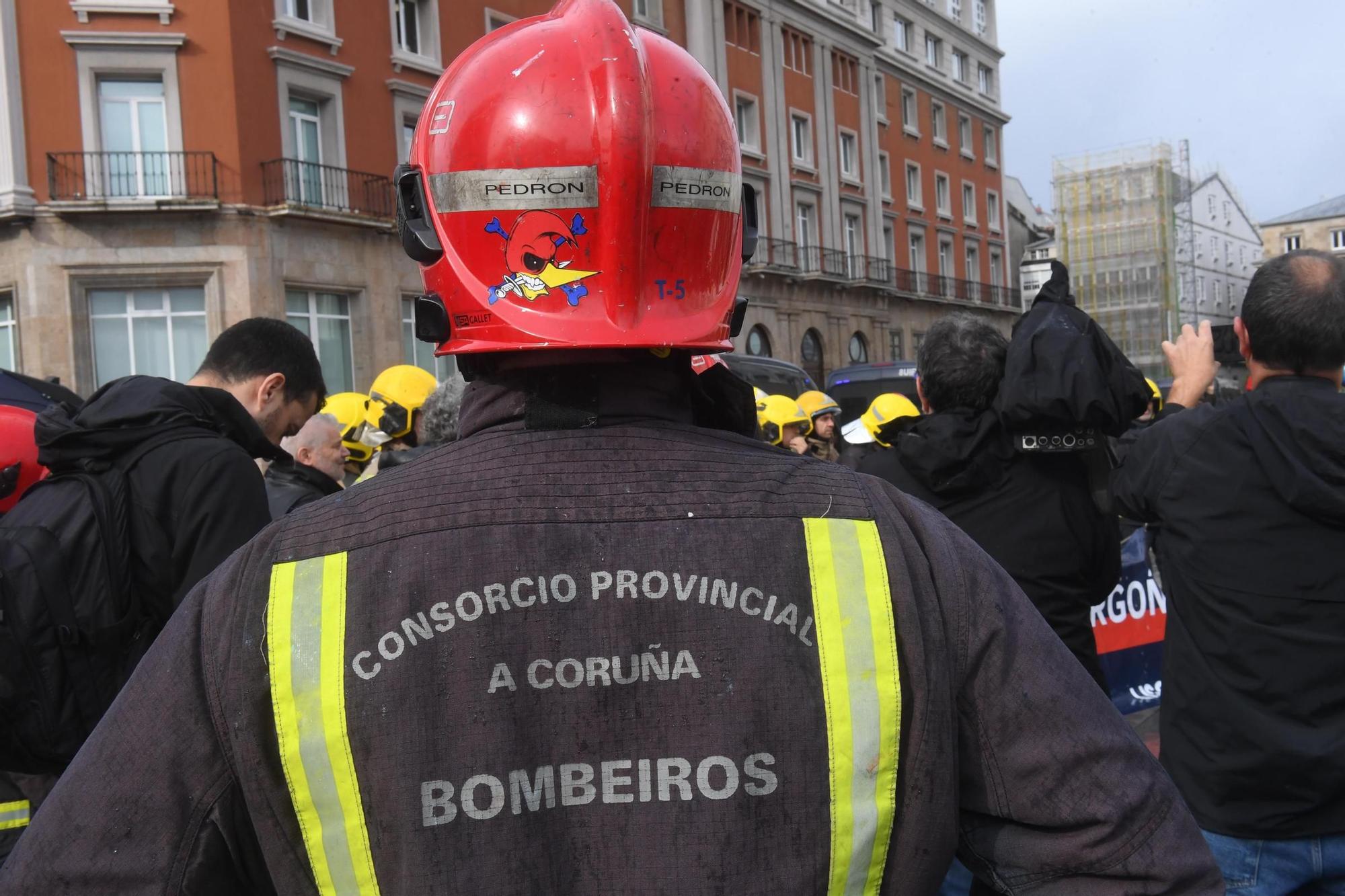 Concentración de bomberos comarcales en A Coruña