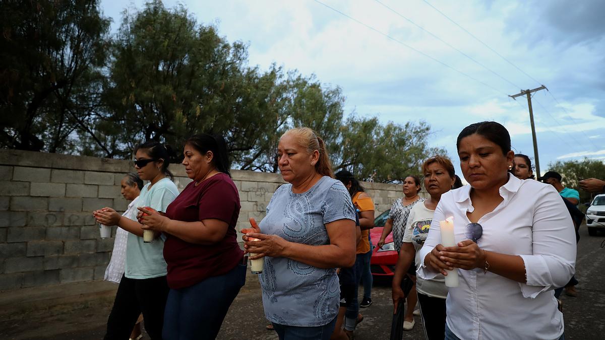 Familiares de los diez mineros atrapados en México