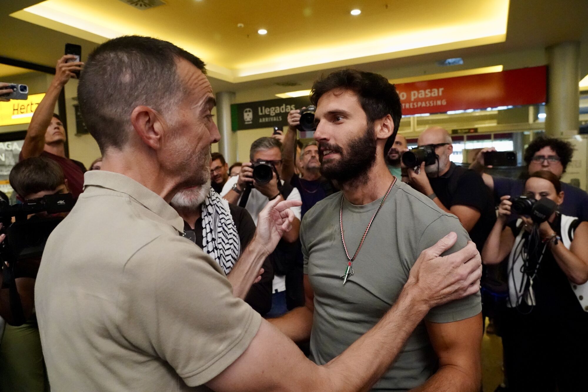 Los malagueños de la flotilla retenidos por Israel vuelven a casa