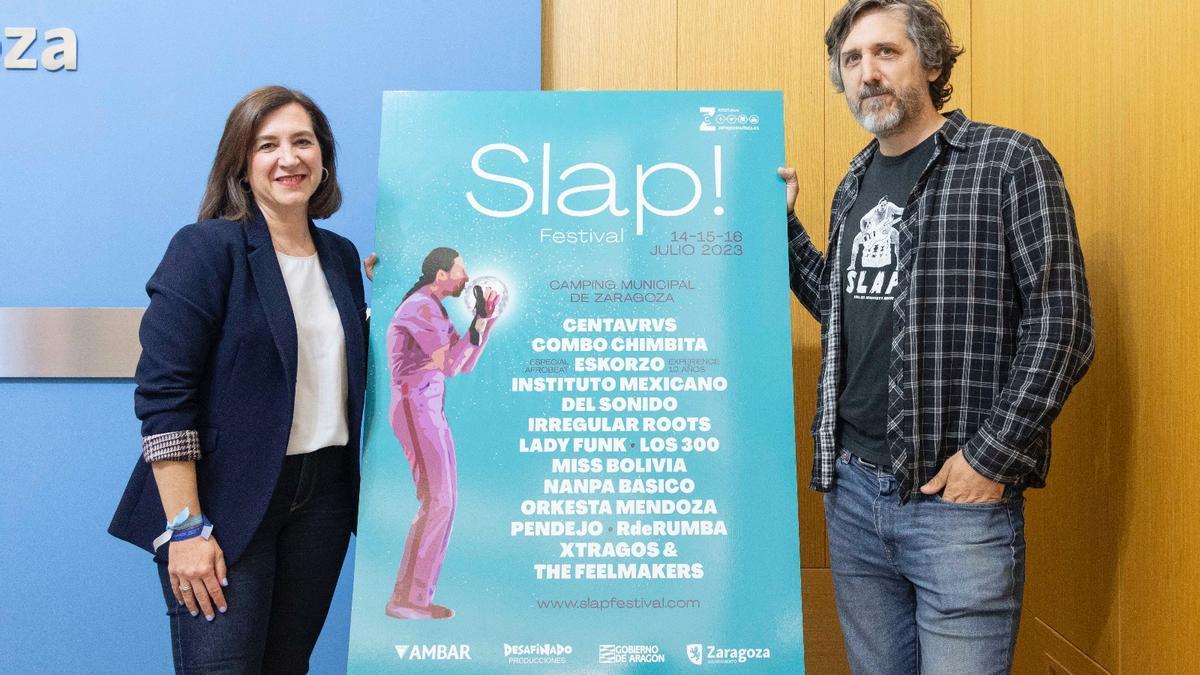Sara Fernández y Víctor Domínguez, director del Slap!, en la presentación de la cita