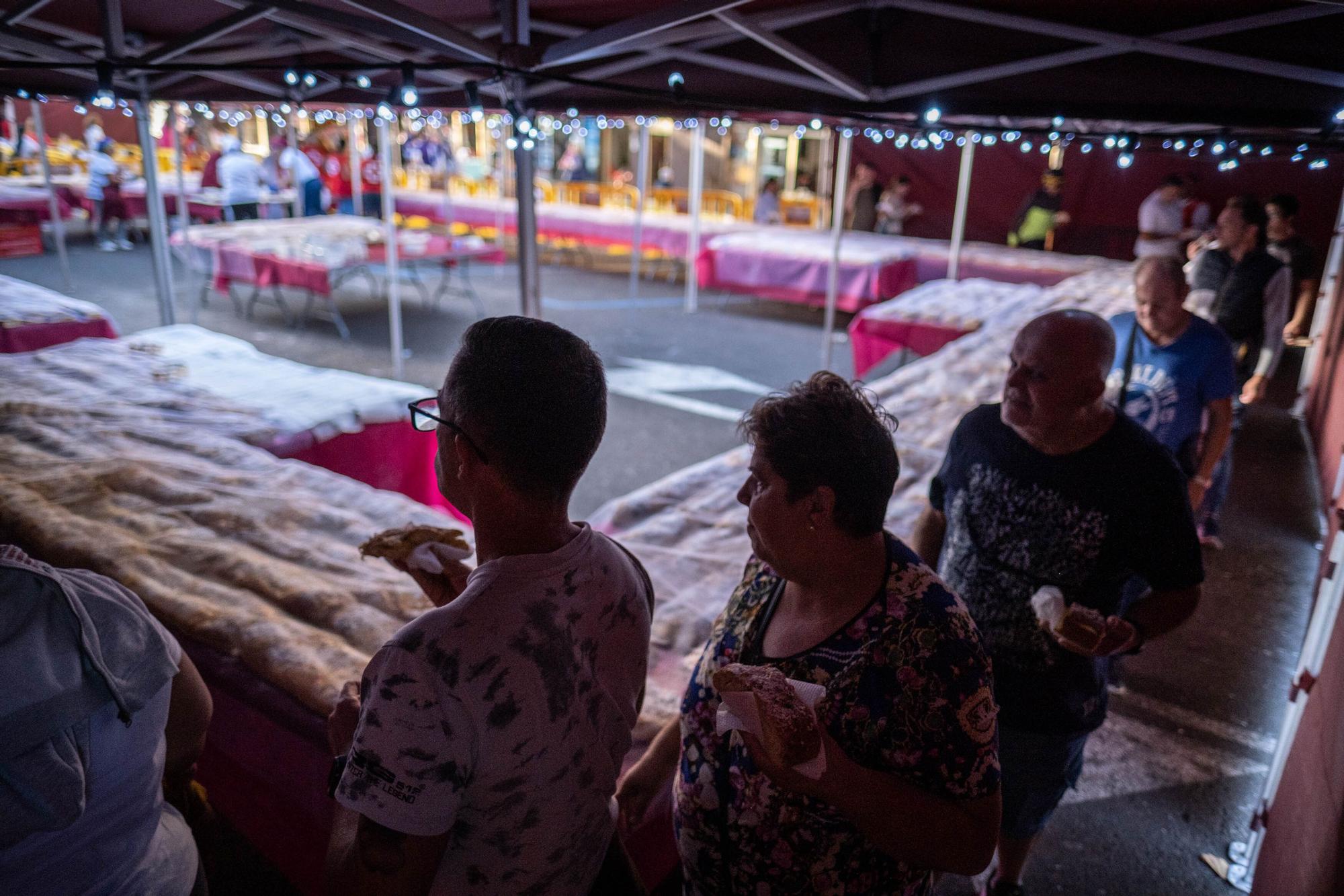 La Orotava elabora el roscón gigante de Reyes