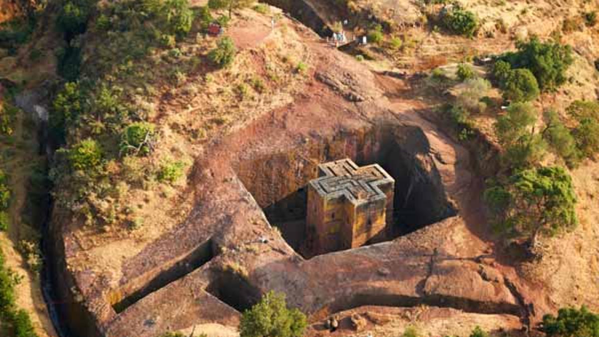 Vista aérea de la Iglesia de Biet Giyorgis (San Jorge) en Lalibela.