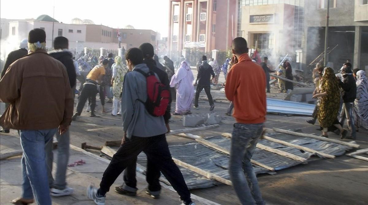Foto de archivo de los disturbios que se registraron en el Aaiun tras el desmantelamiento del campamento saharaui de Gdaim Izik.