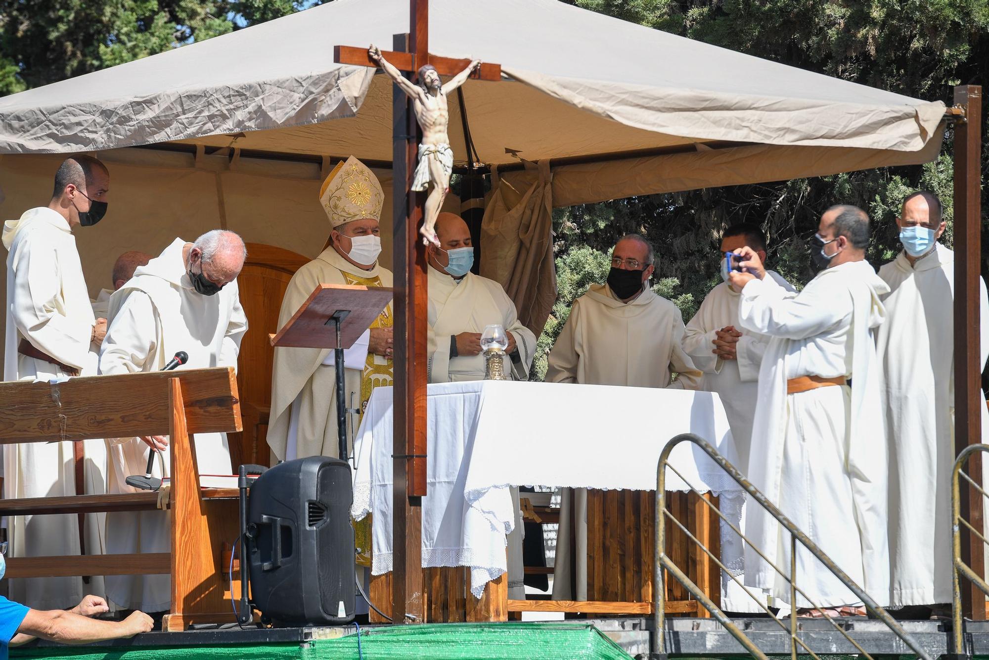 San Lázaro recibe a los familiares el Día de Todos los Santos