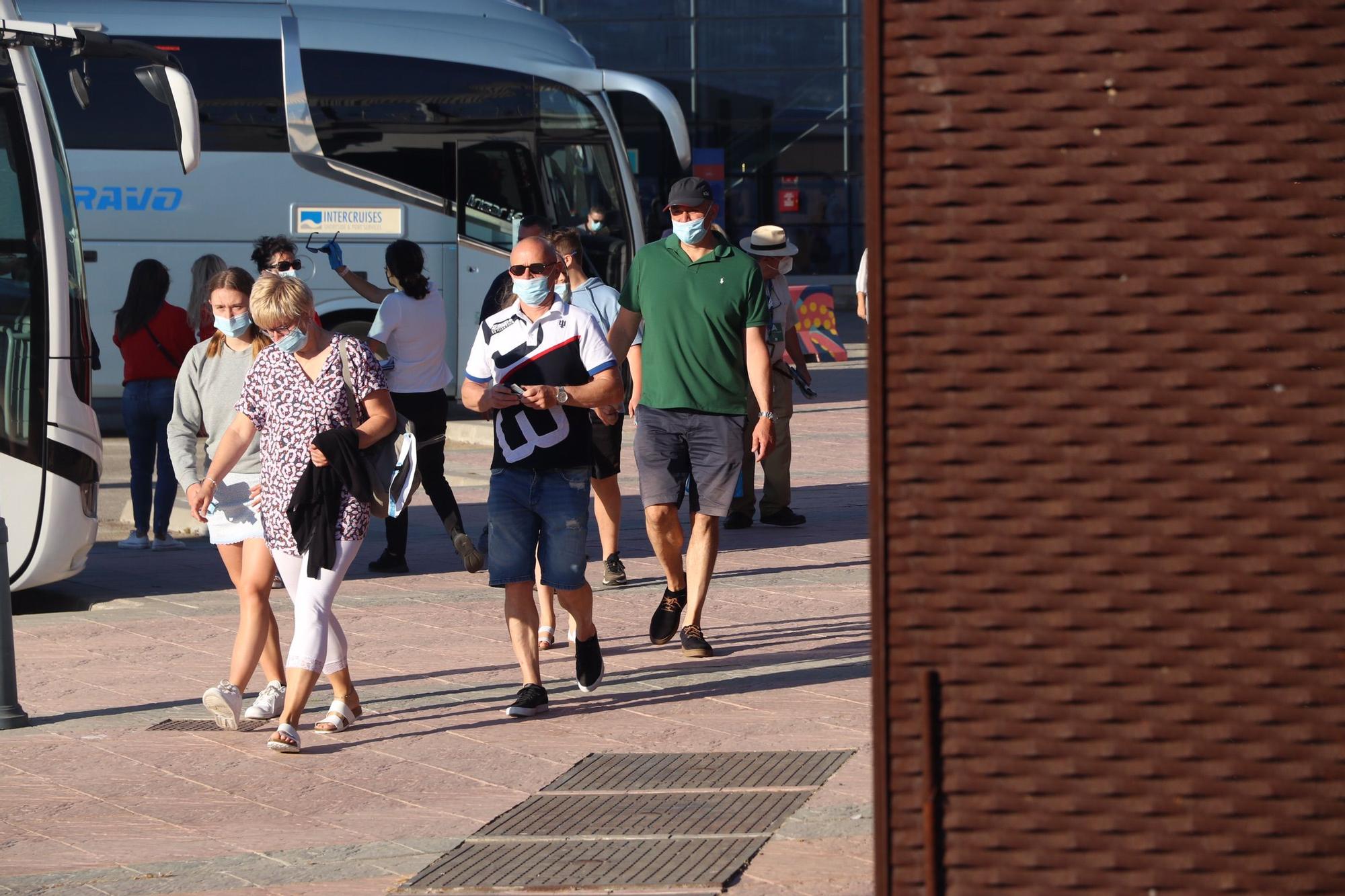 El crucero alemán Aida Perla, atracado en el Puerto de Málaga.