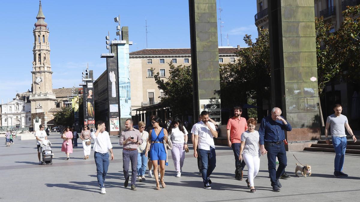 TURISMO TURISTAS PLAZA PILAR CENTRO