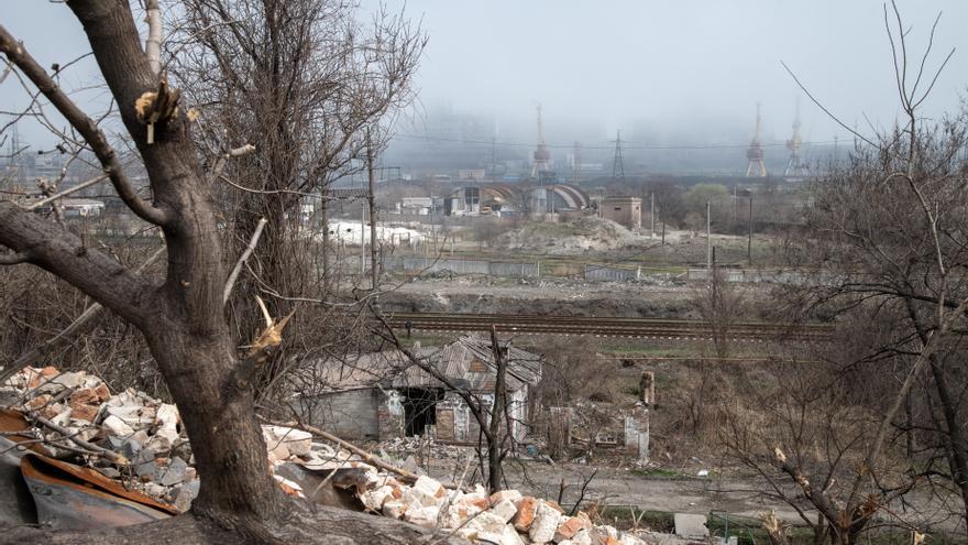Ucrania pide a Rusia negociar una salida para todos los que siguen atrapados en Mariupol